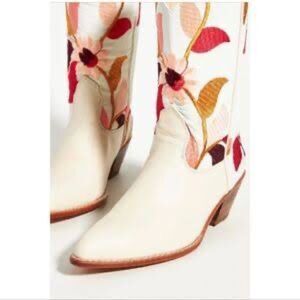 New MOMO
NEW YORK ROUND TOE BOOTS MAE